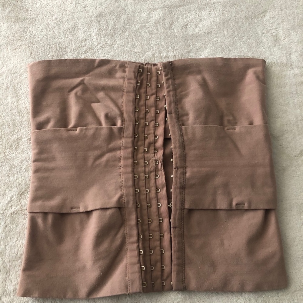 Leonisa Womens Moderate Tummy-Control